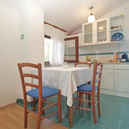 Milan 1665 Apartman Peroj